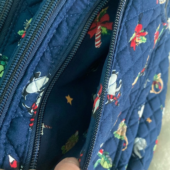❄️🆕💙Vera Bradley Sling Backpack “Snow Globe Motifs” - Picture 4 of 9